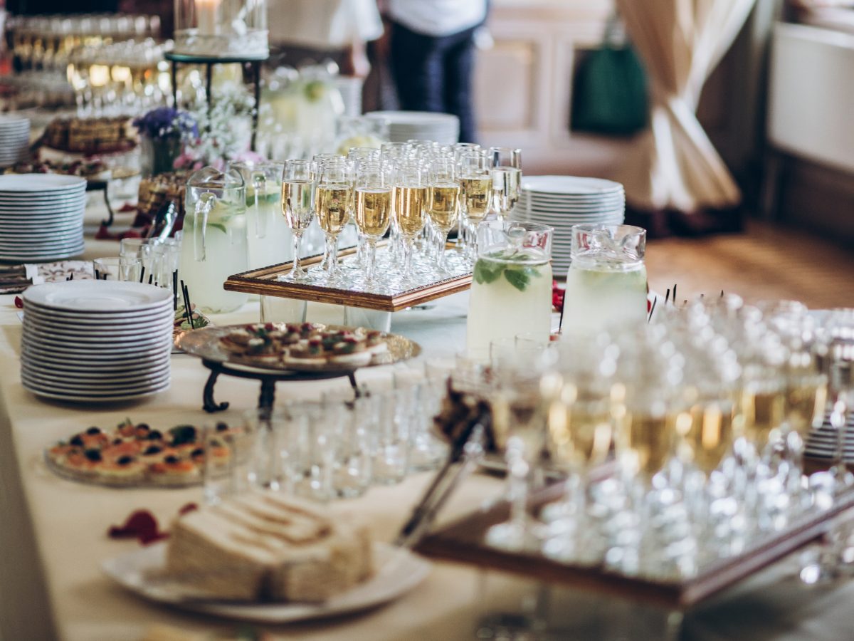 Stylish,Champagne,Glasses,And,Food,Appetizers,On,Table,At,Wedding